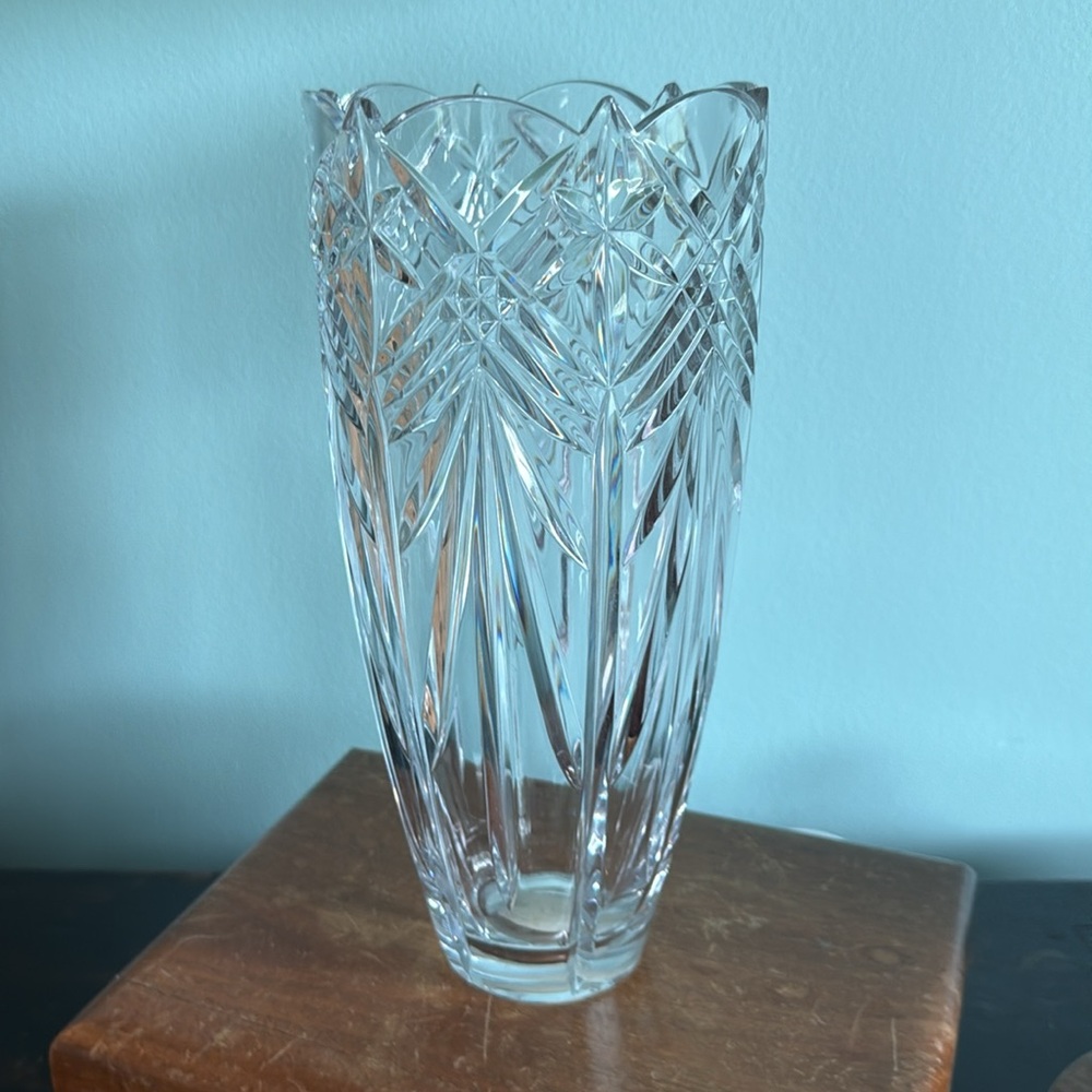 Vintage Mikasa Crystal Star Struck Table Vase 10” Fan and Swirl Vertical Design
